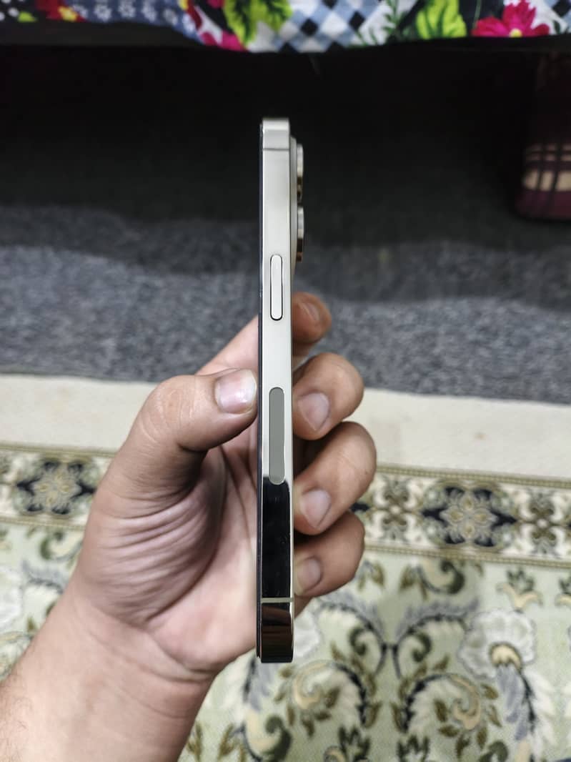 iPhone 14 Pro jv 5
