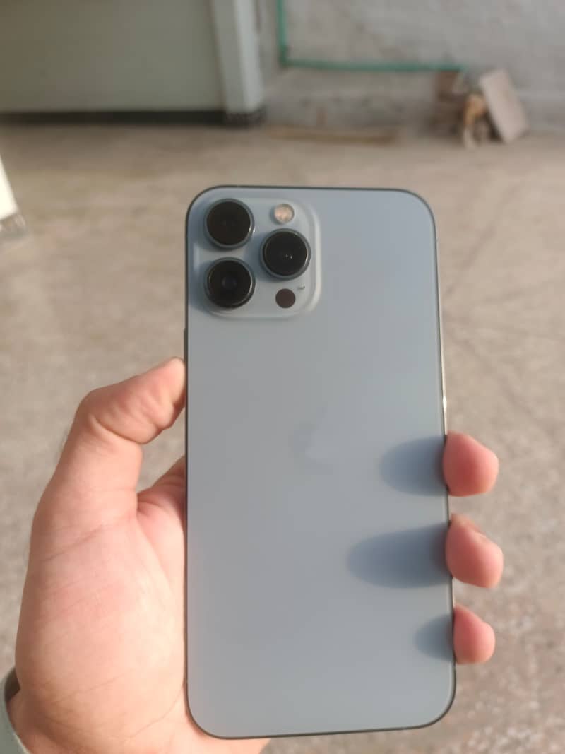 Apple iPhone 13 Pro Max 1