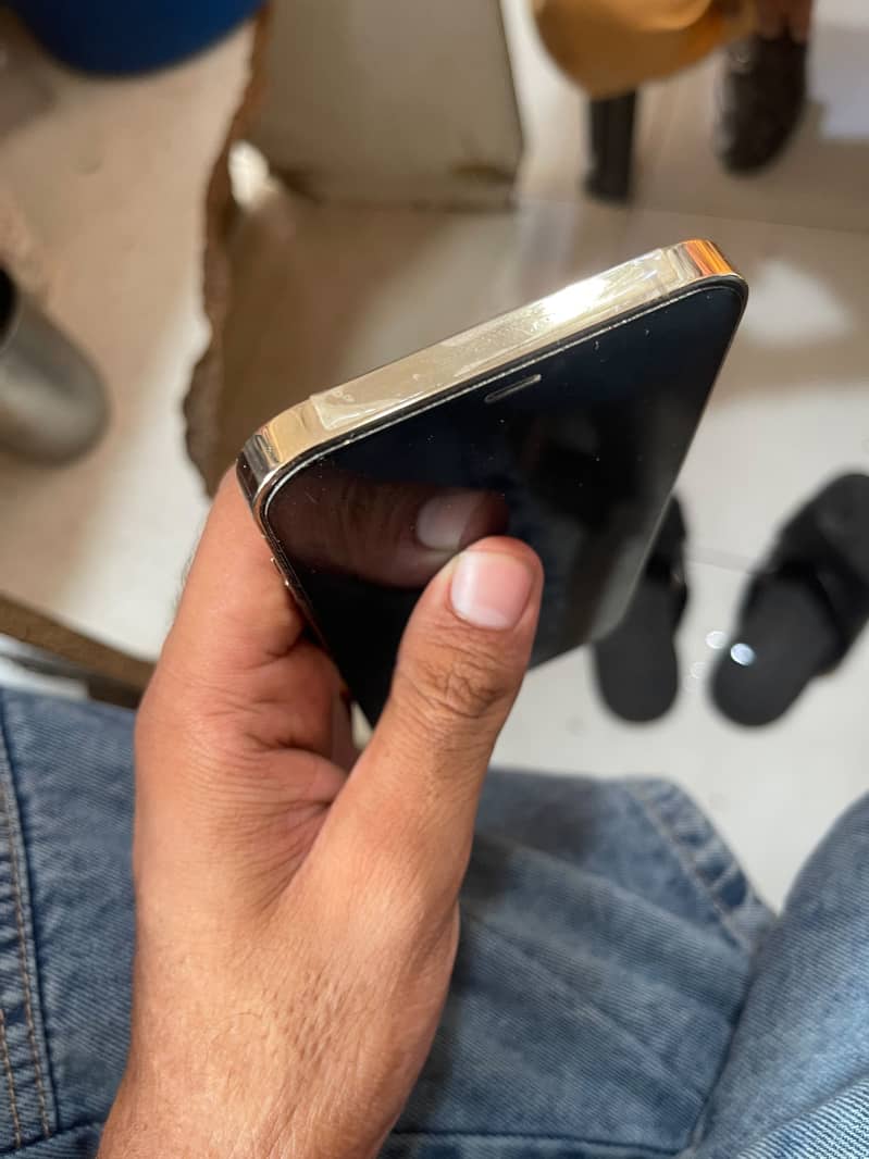 Apple iPhone 12 Pro Max 4