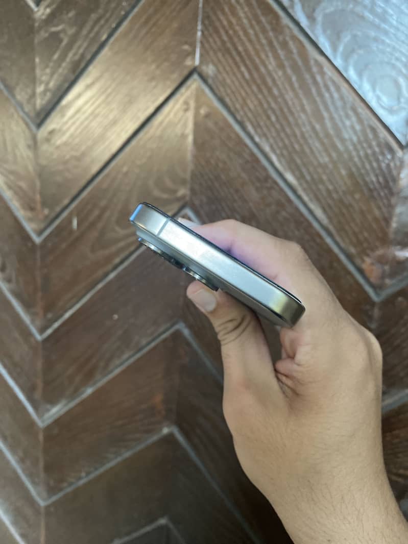 Apple iPhone 15 Pro 2