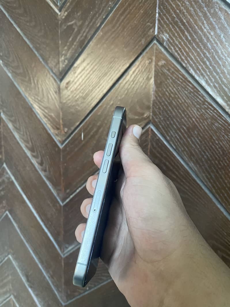 Apple iPhone 15 Pro 3