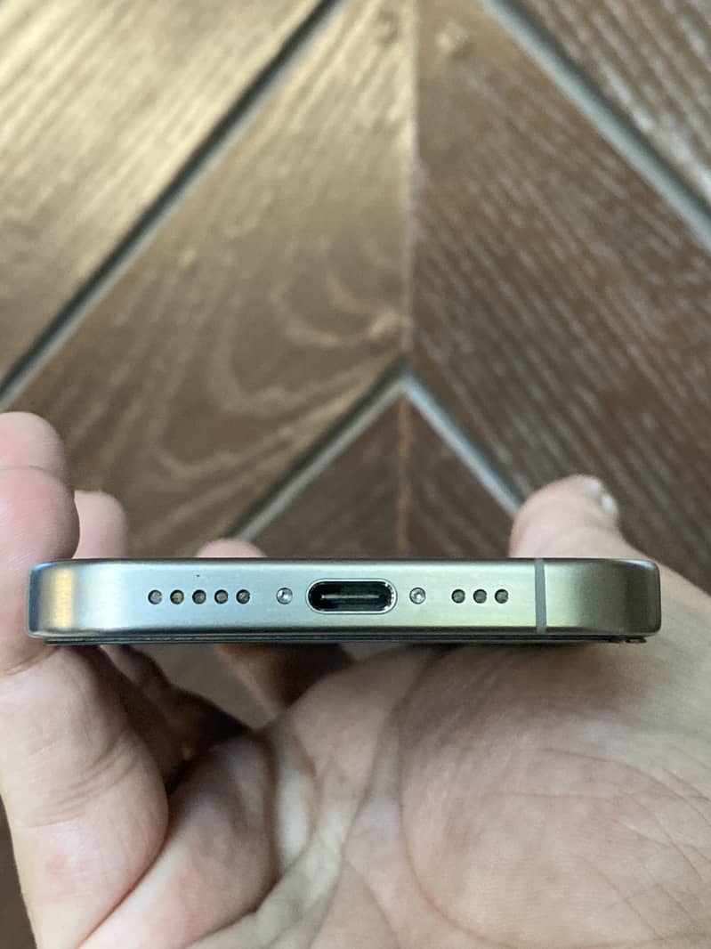 Apple iPhone 15 Pro 4
