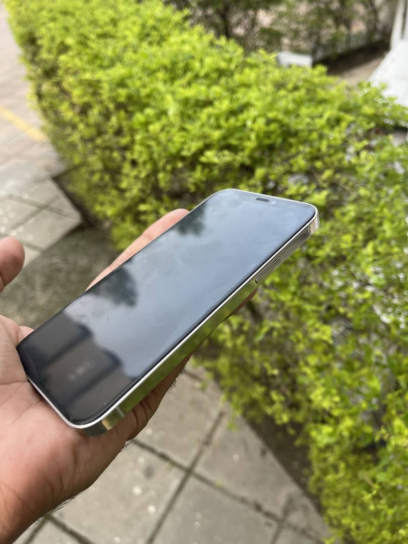 Apple iPhone 12 Pro 1