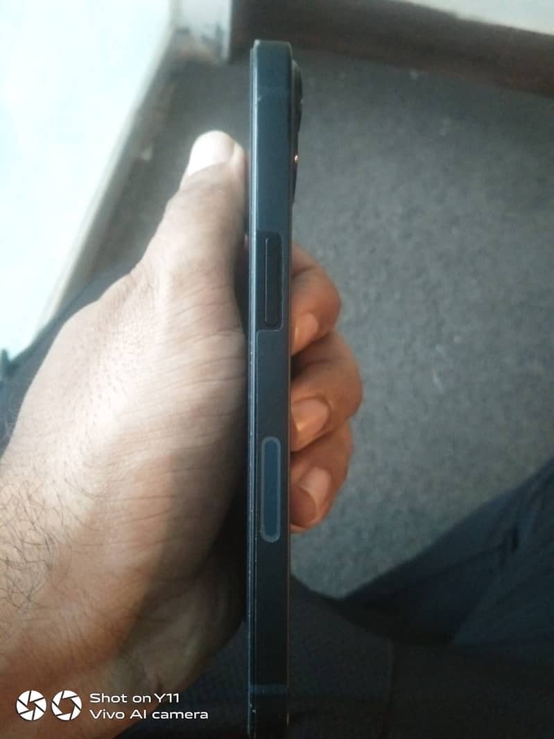 Apple iPhone 13 2