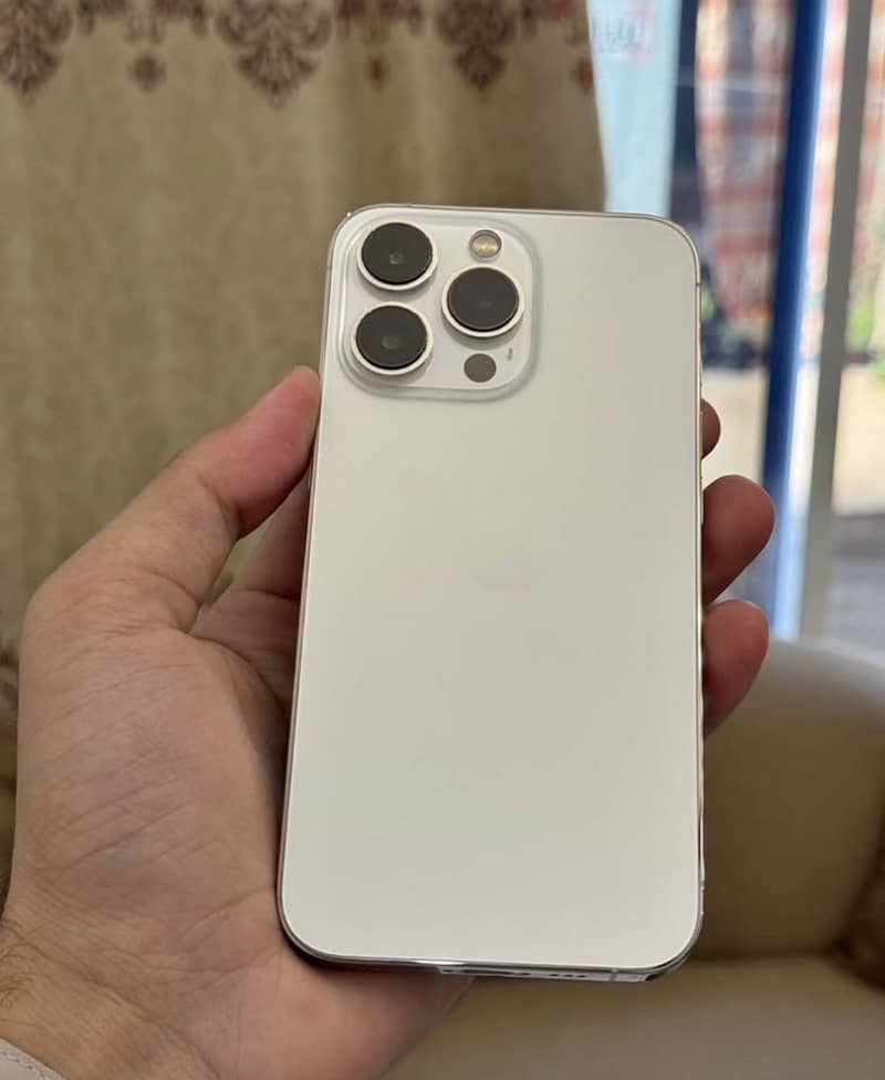 Apple iPhone 14 Pro 0