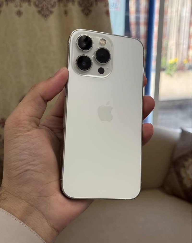 Apple iPhone 14 Pro 1