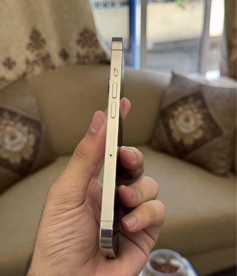 Apple iPhone 14 Pro 4