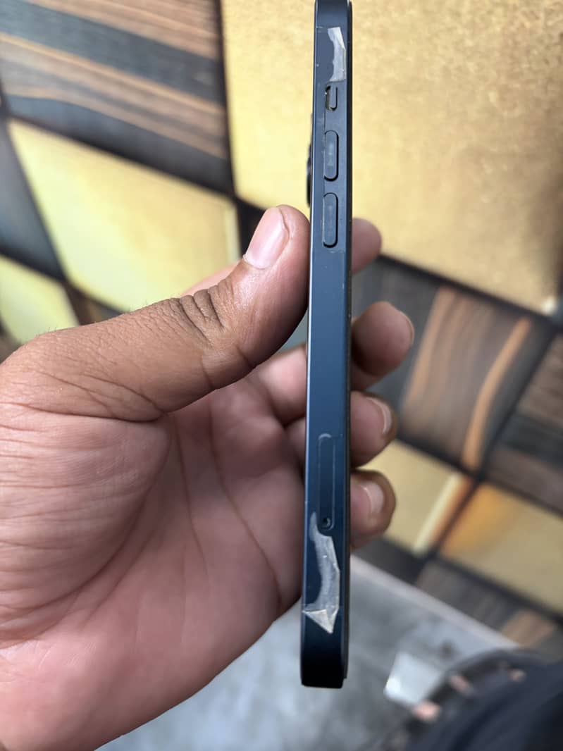 Apple iPhone 13 1