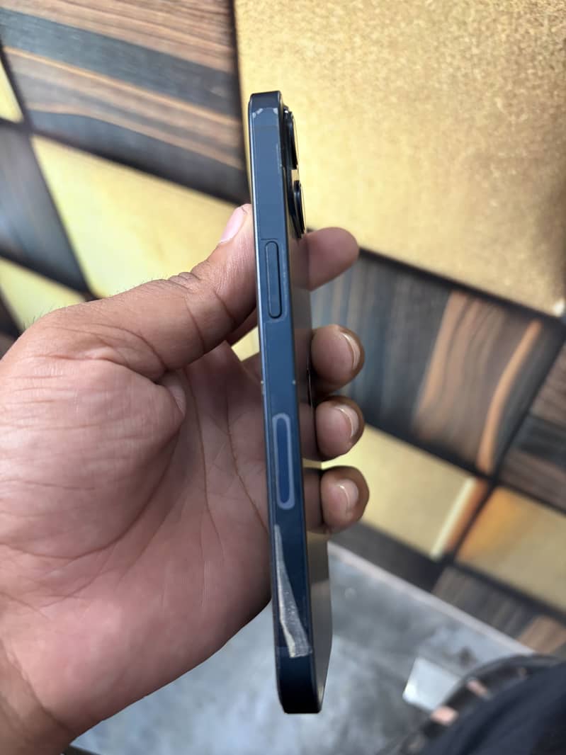 Apple iPhone 13 2