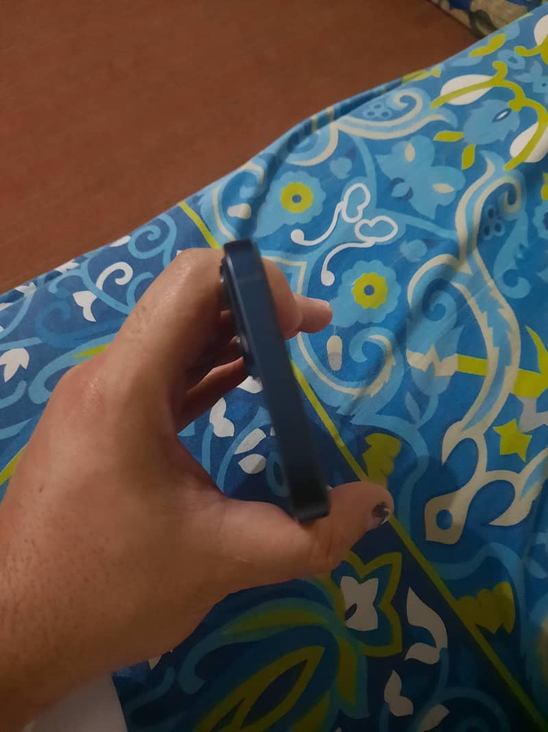 Apple iPhone 13 6