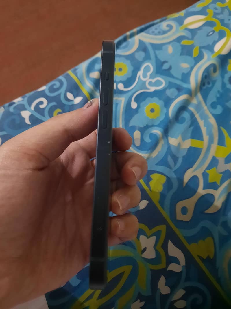 Apple iPhone 13 7