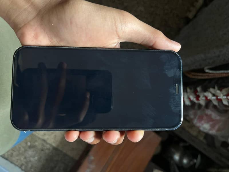 Apple iPhone 12 4