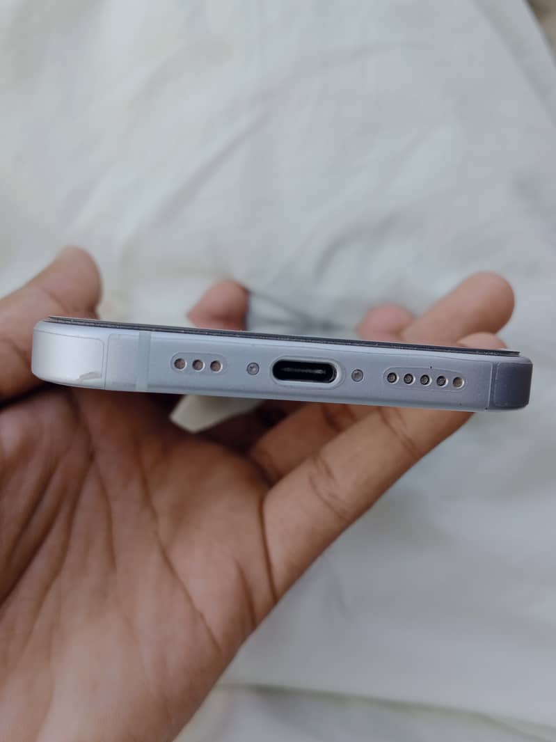 Apple iPhone 15 3