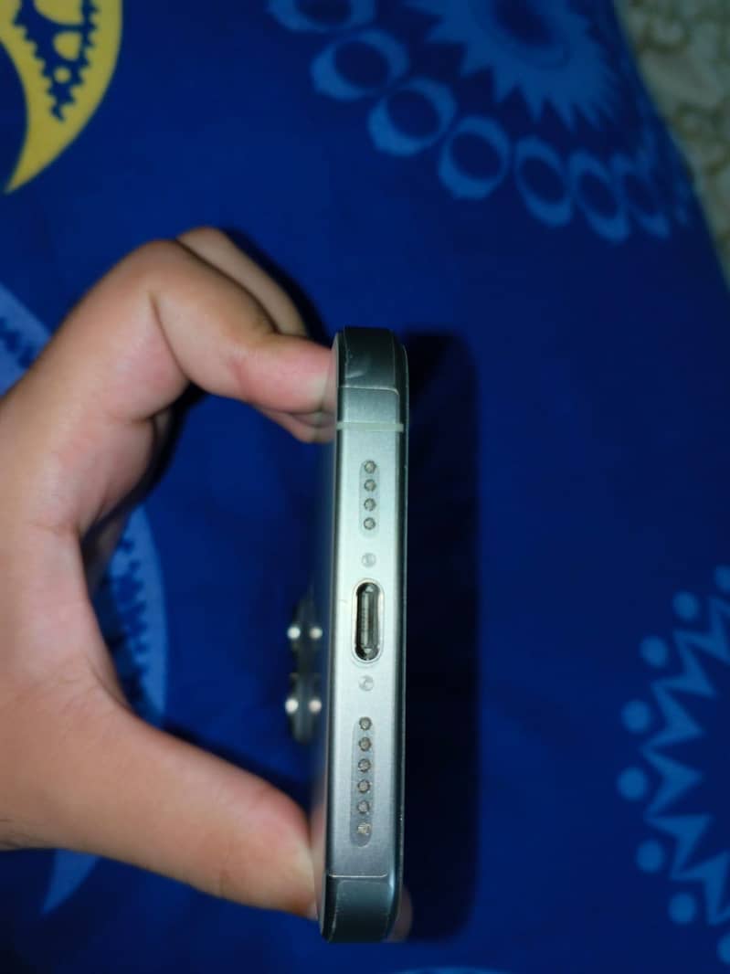 Apple iPhone 15 Pro Max 4