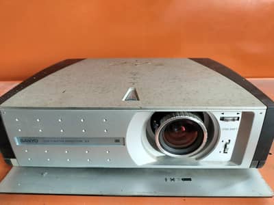 Sanyo PLV-Z2 Projector