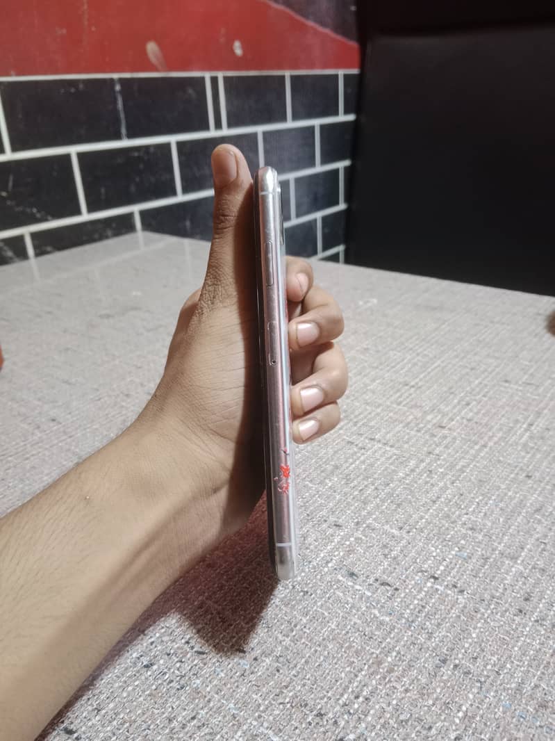 Apple iPhone XS Max 4