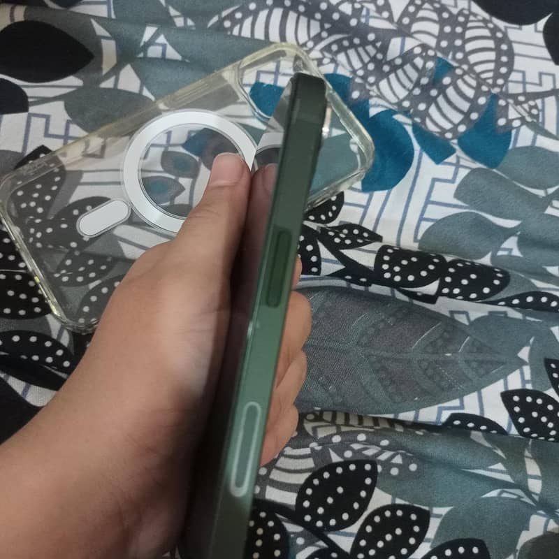 Apple iPhone 13 3