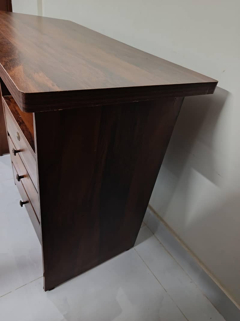 Computer / Study table 4
