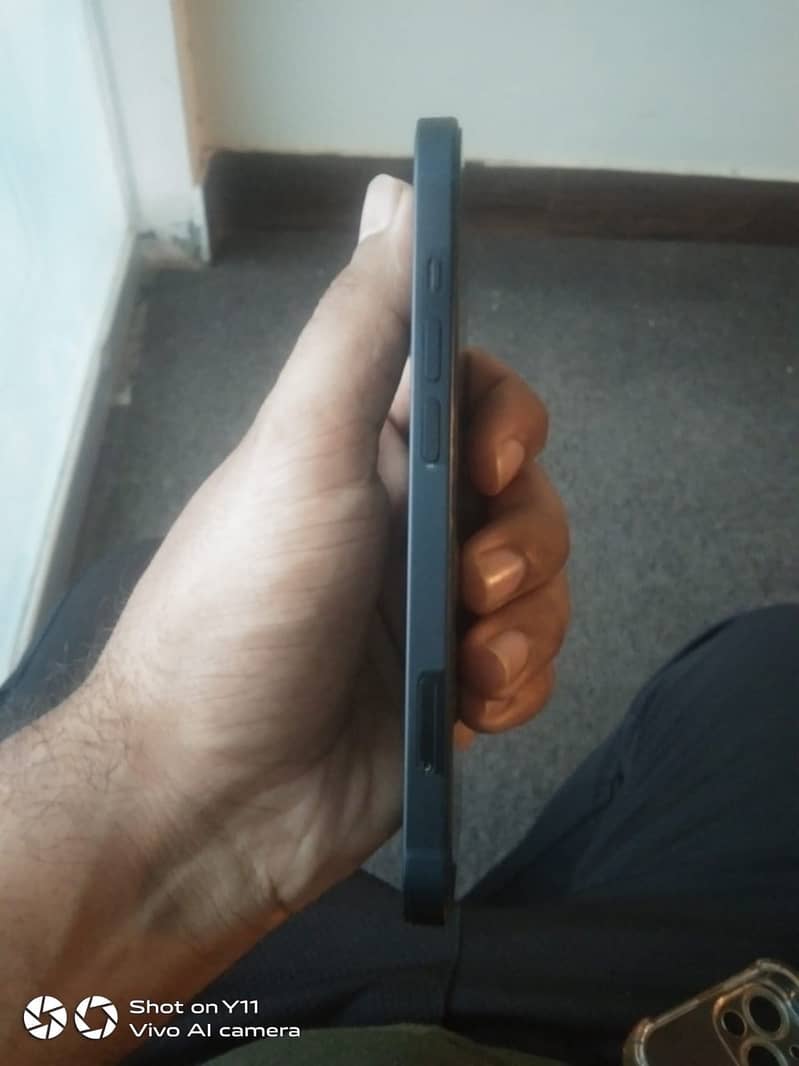 Apple iPhone 13 2