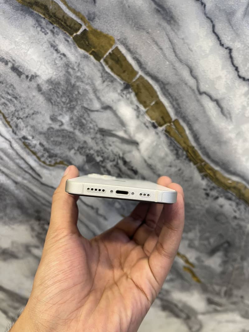 Apple iPhone 13 4