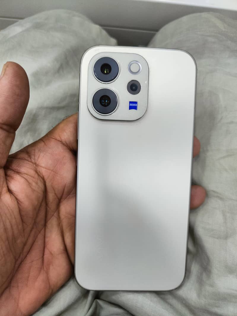Vivo V70 0