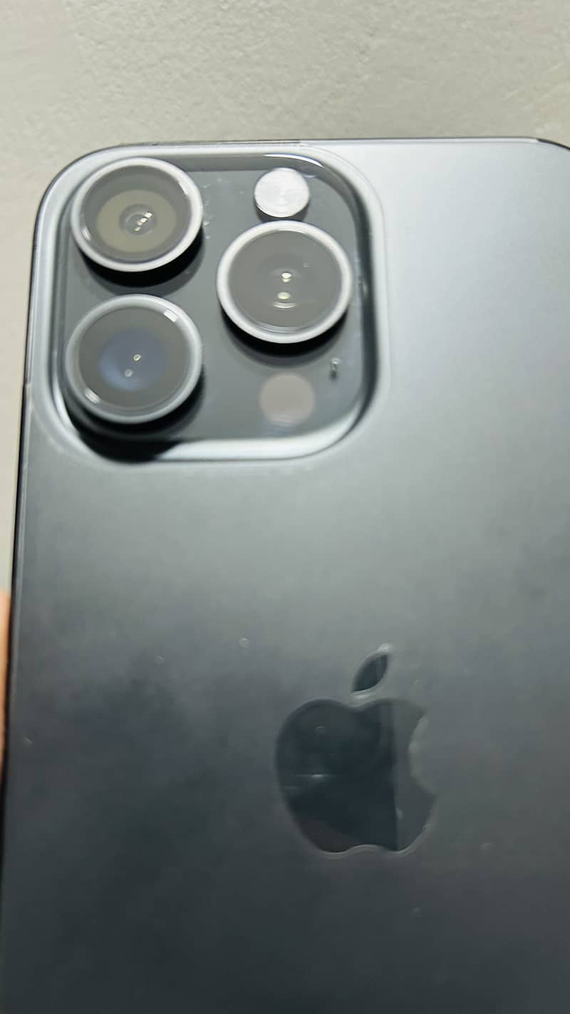 Apple iPhone 16 Pro Max 2