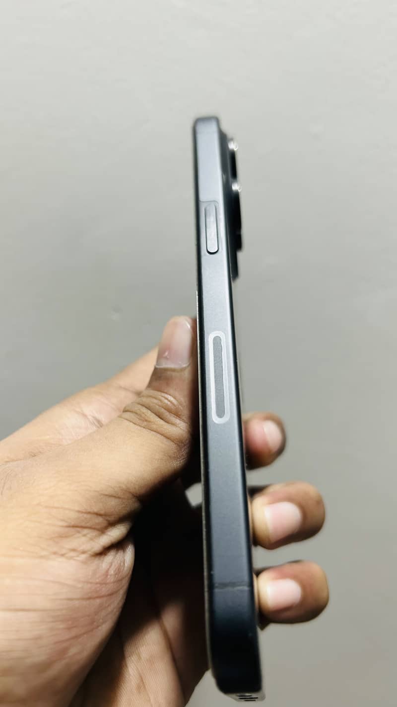 Apple iPhone 16 Pro Max 3