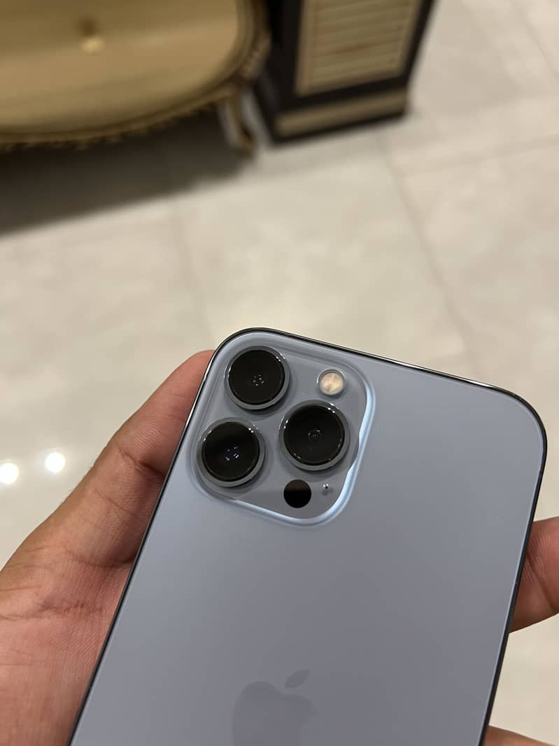 Apple iPhone 13 Pro Max 0