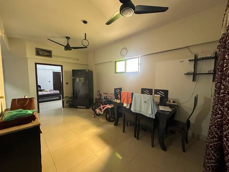 WELL MAINTAINED FLAT LIKE NEW 0