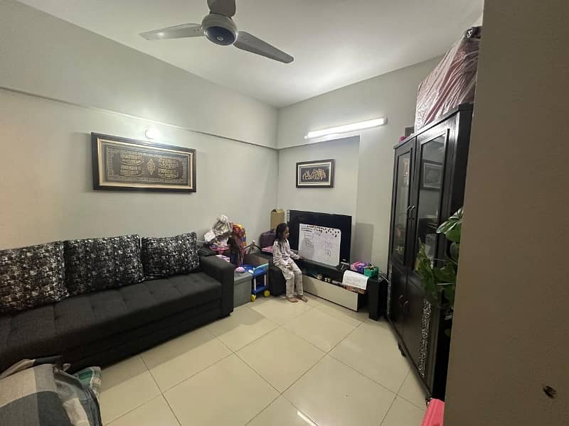 WELL MAINTAINED FLAT LIKE NEW 2