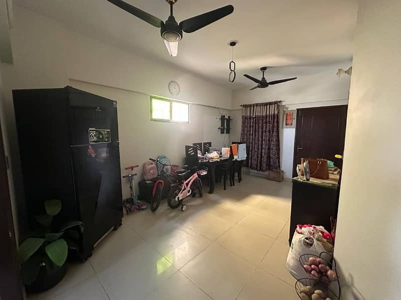 WELL MAINTAINED FLAT LIKE NEW 3