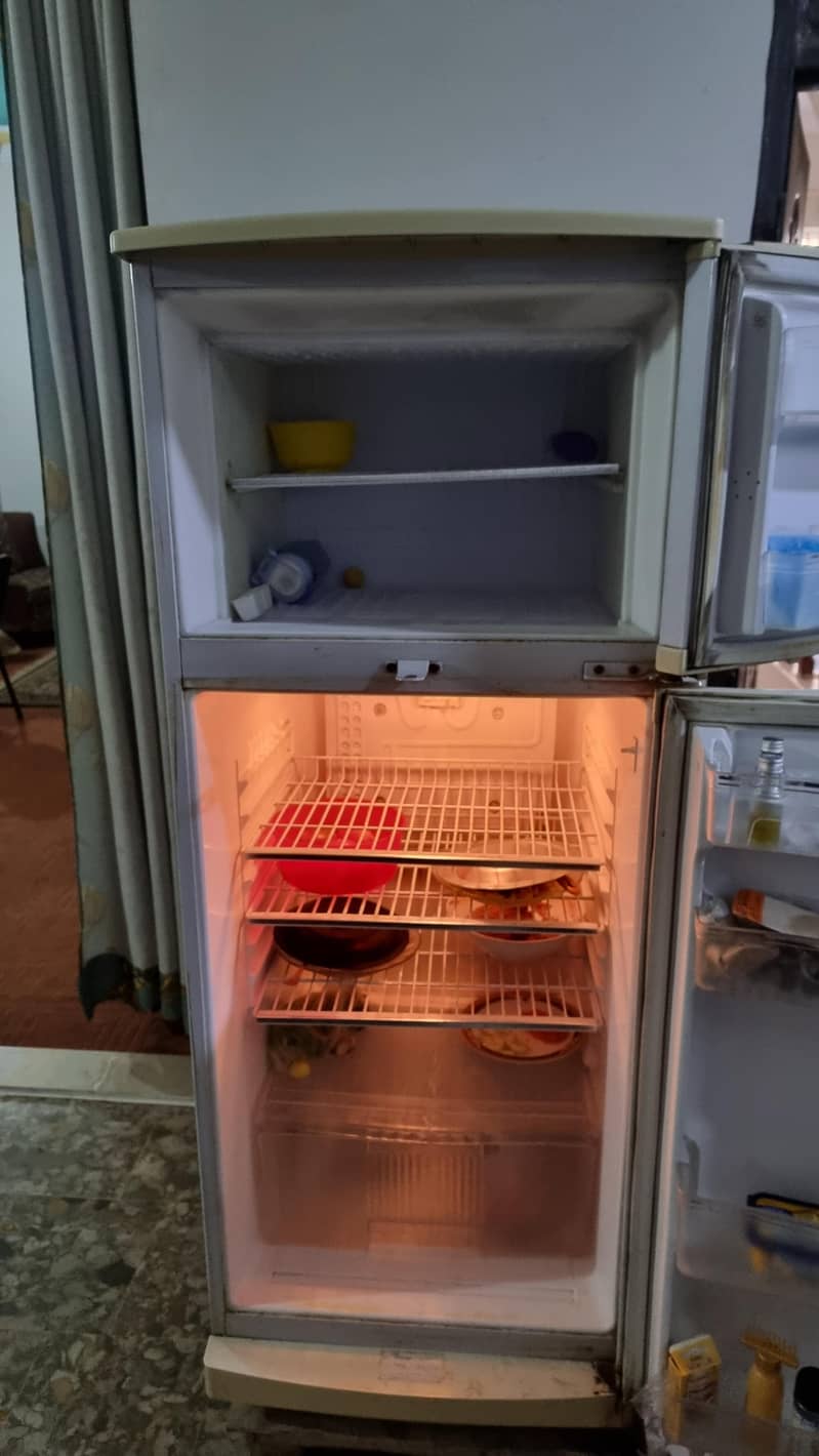 Waves W-13 Fridge 4
