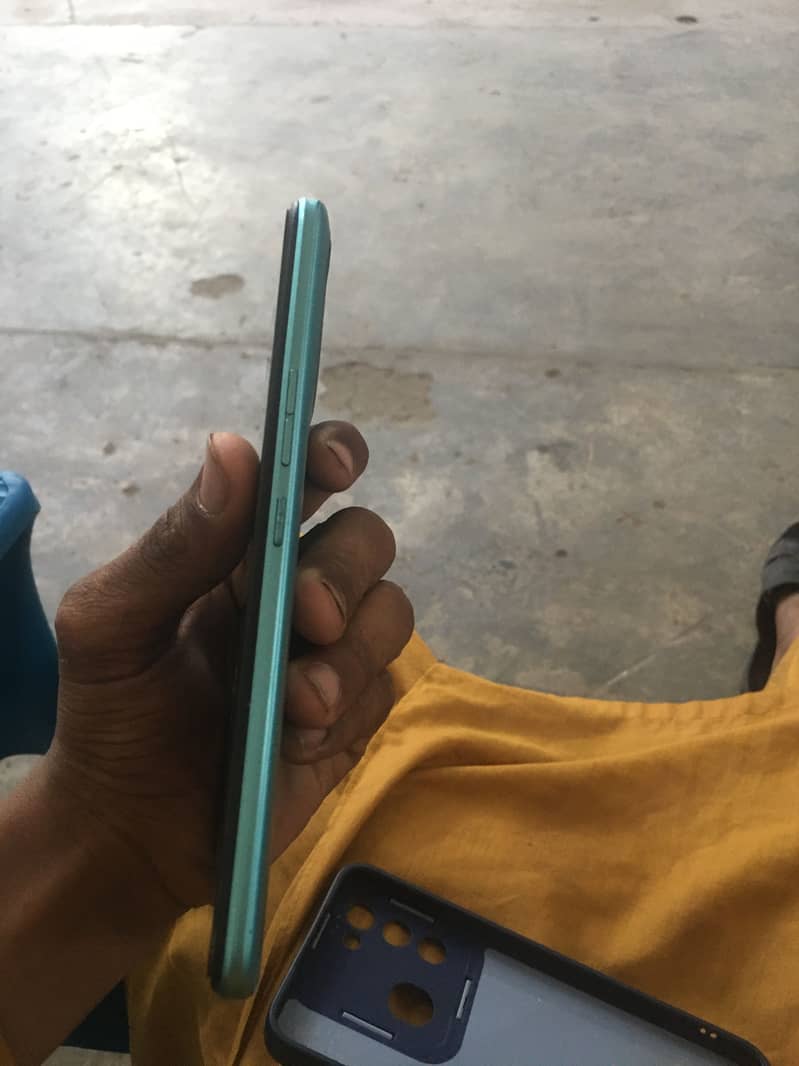 Tecno Spark 8C 4