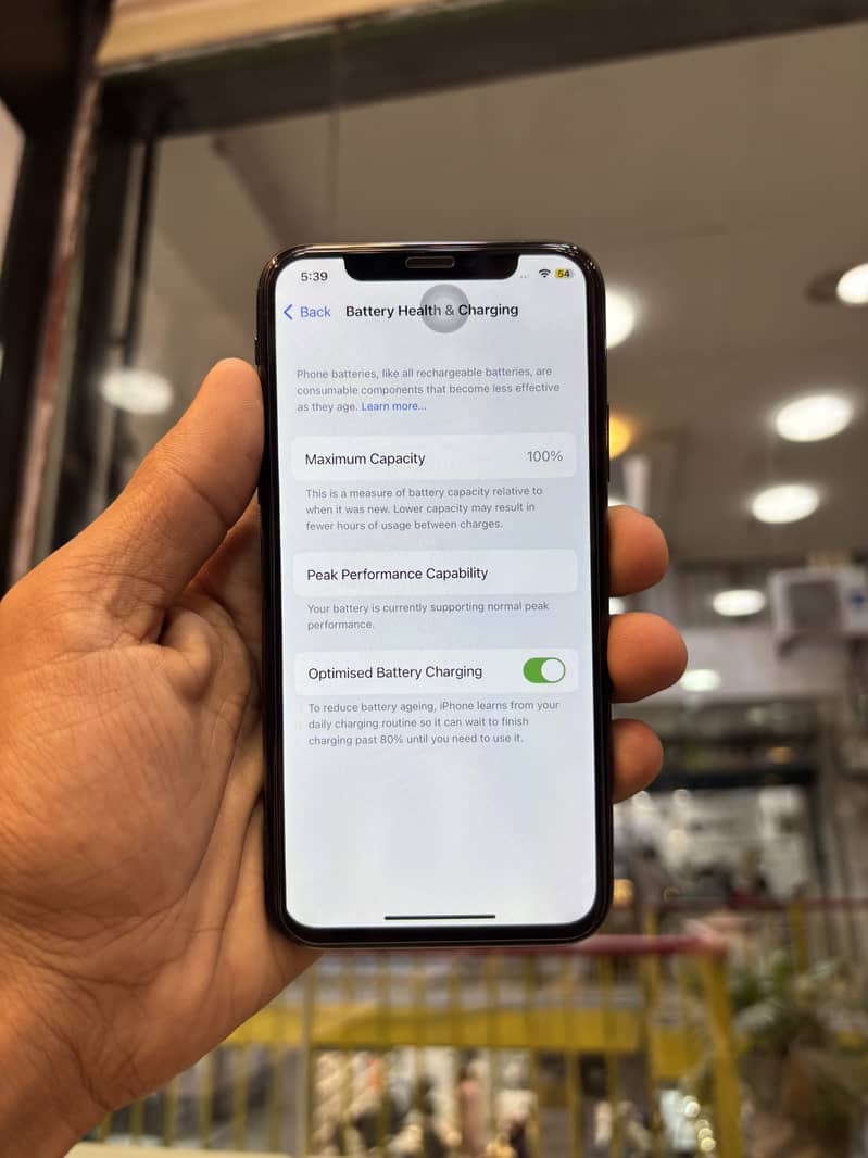 Apple iPhone X 4