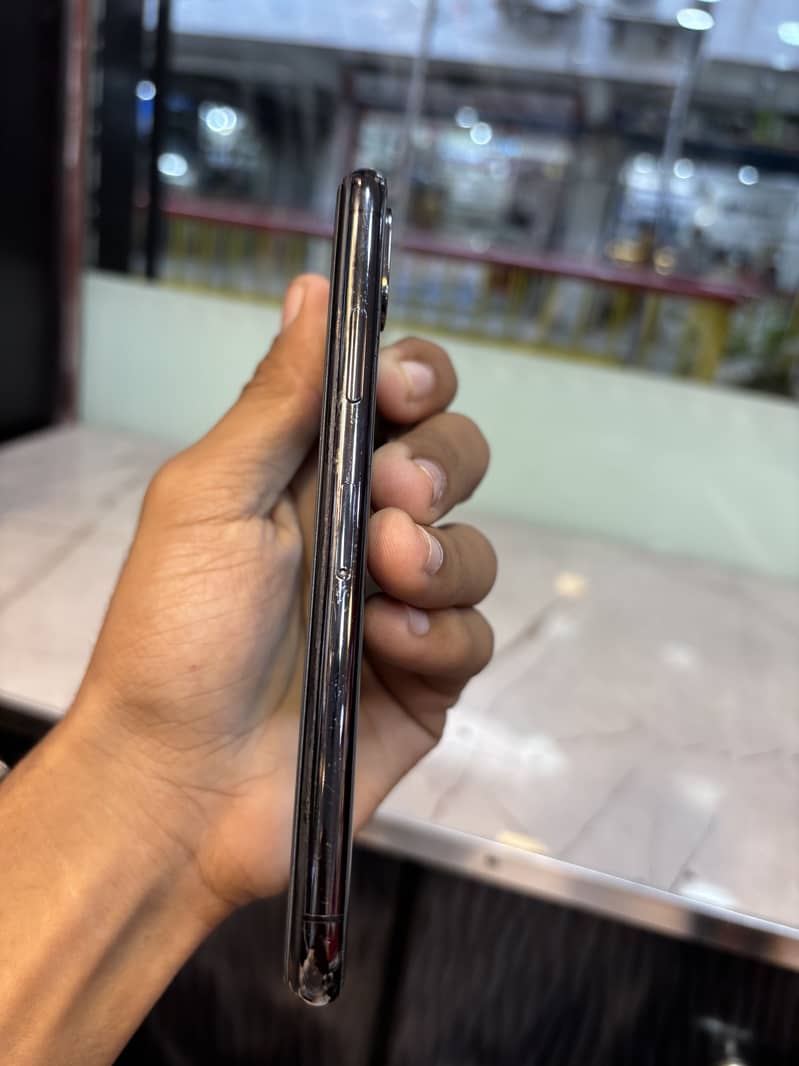 Apple iPhone X 5