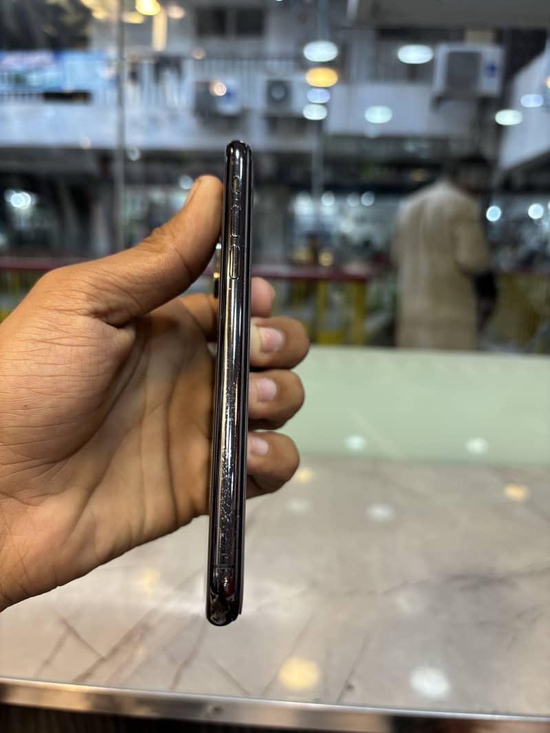 Apple iPhone X 6