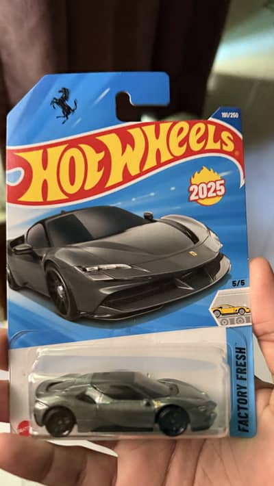 Hotwheels ferrari 1/64 scale