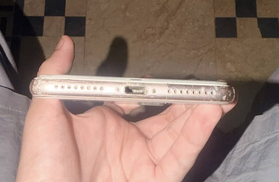Apple iPhone 8 Plus 3