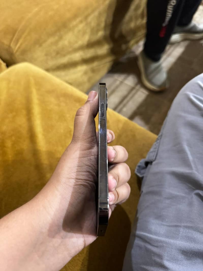 Apple iPhone 12 Pro 4