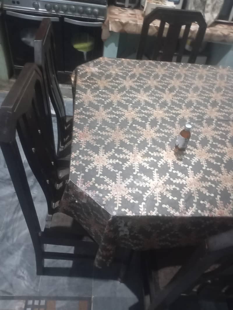 dining table+ 6 chairs 0