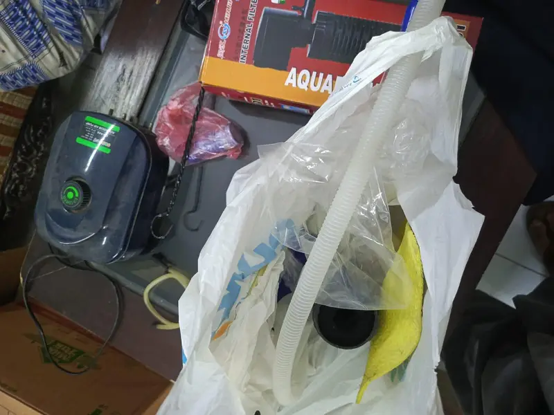 Aquarium for sale with 4 fishes complete setup  with accessories — photo 5