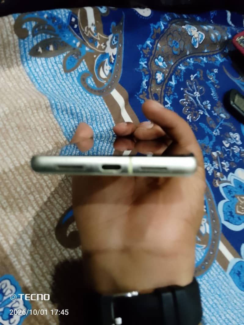 Google Pixel 7 4
