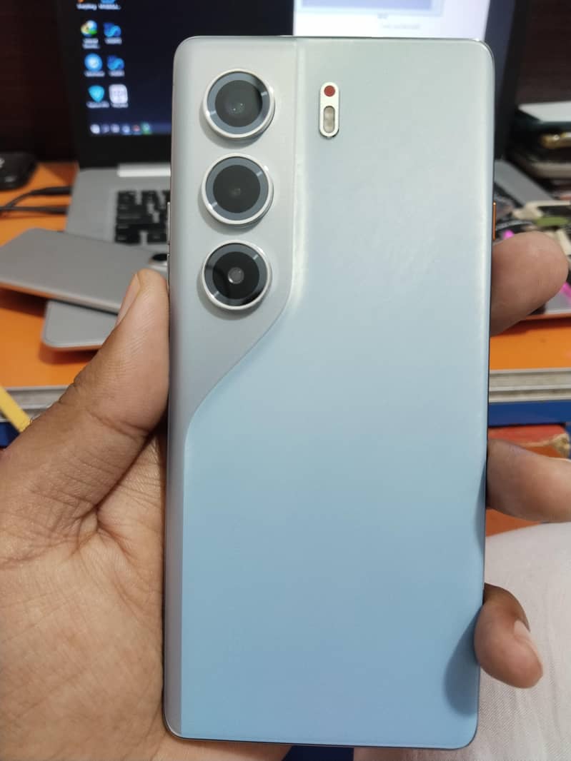 Tecno CAMON 40 Pro 0