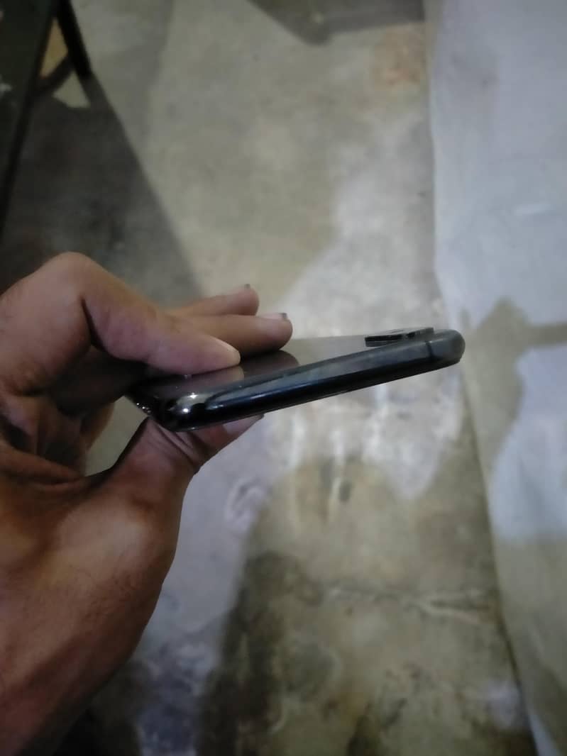 Apple iPhone XS Max 1