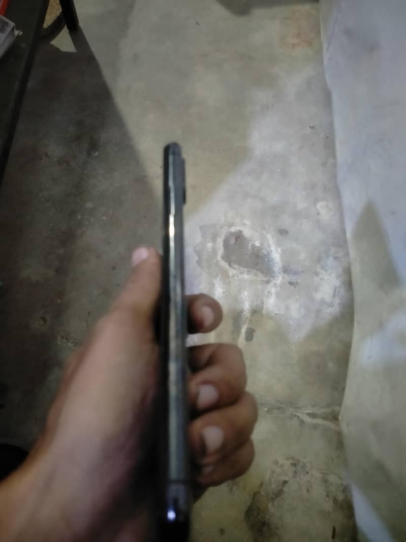 Apple iPhone XS Max 2