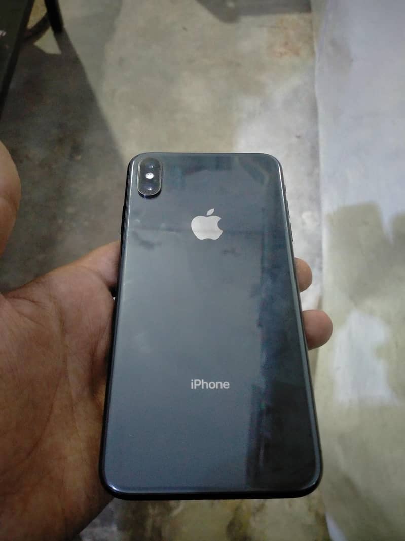 Apple iPhone XS Max 4