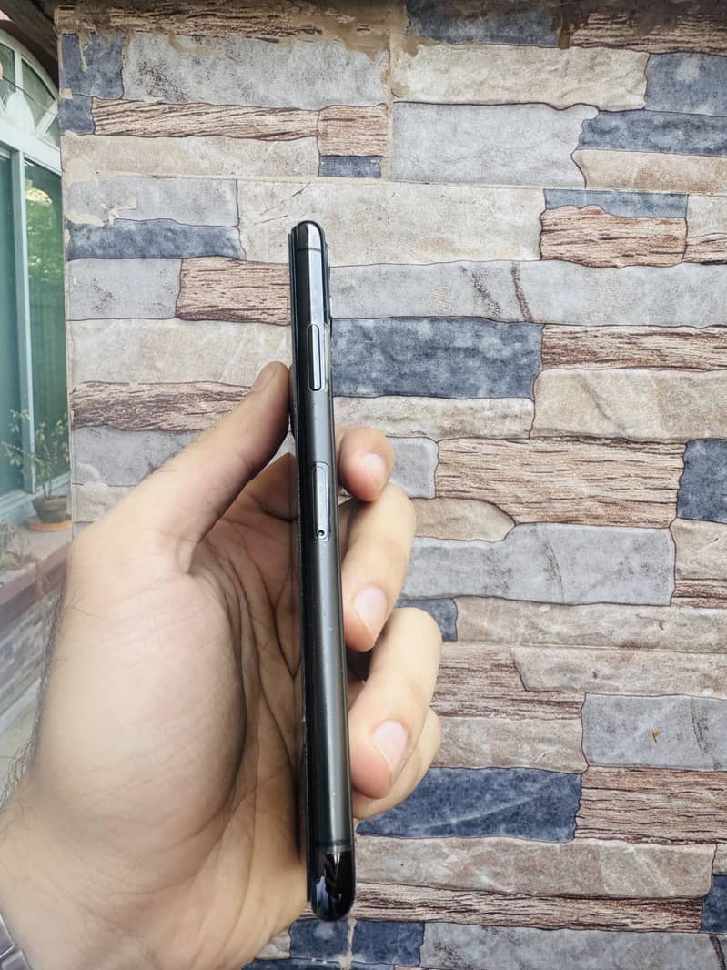Apple iPhone 11 Pro Max 1