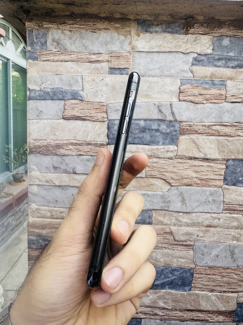 Apple iPhone 11 Pro Max 2