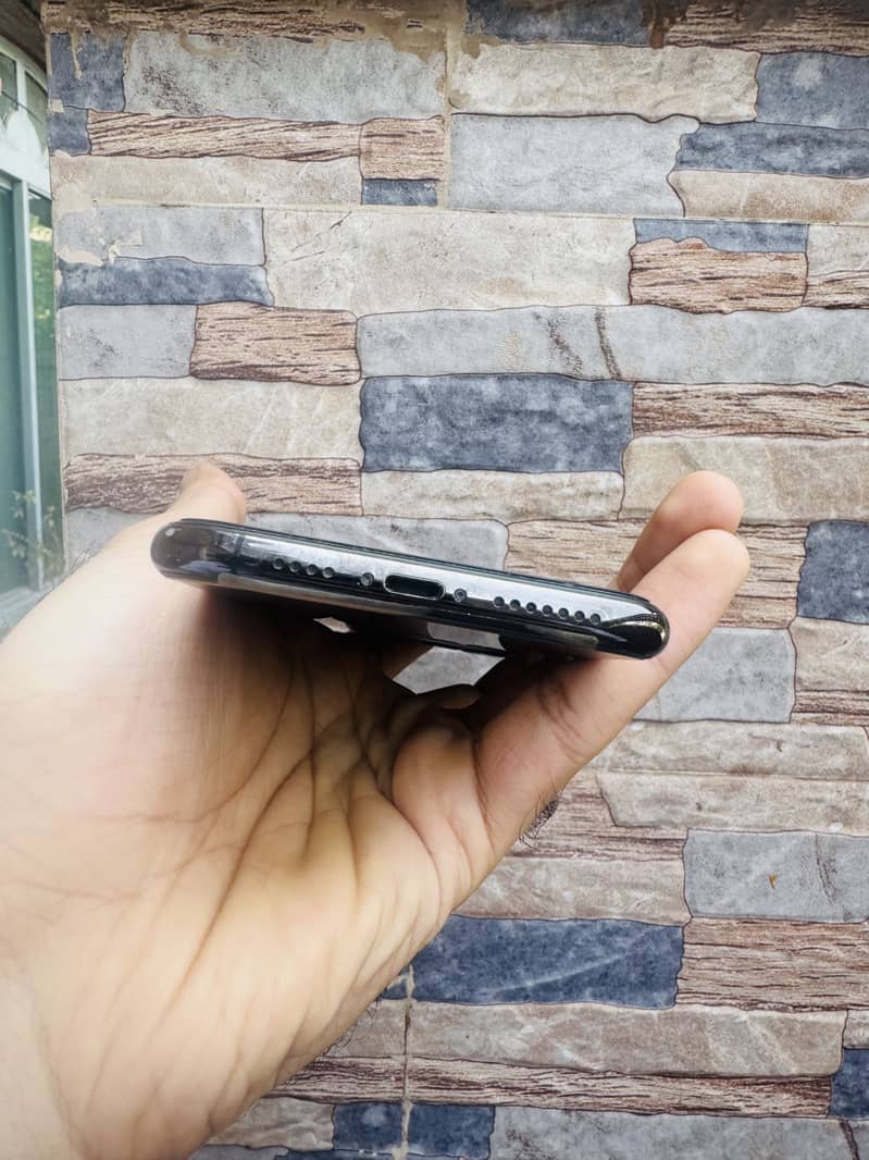 Apple iPhone 11 Pro Max 4