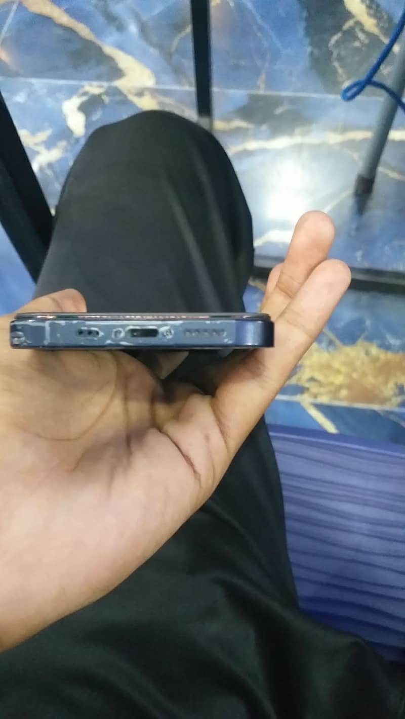 Apple iPhone 12 3